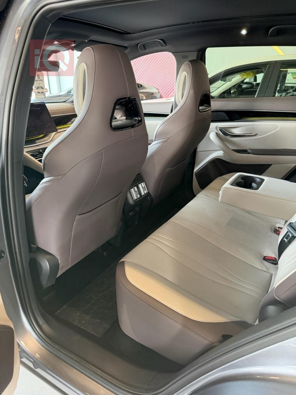 https://cdn.iqcars.ioeda1804e-7ec5-4e85-a440-cb9e8f1d034d_4.jpg